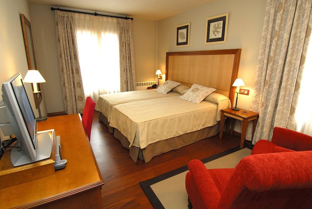 Hotel Diamo Castejon De Sos Luaran gambar