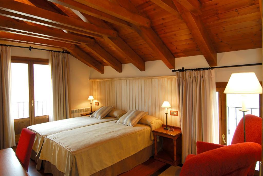 Hotel Diamo Castejon De Sos Luaran gambar
